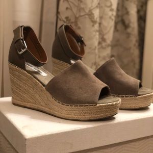 ‼️ SOLD‼️Steve Madden Jaylen Wedge Sandal sz11